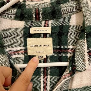 AHH-MAZINGLY SOFT American Eagle plaid flannel button up shirt, classic style.